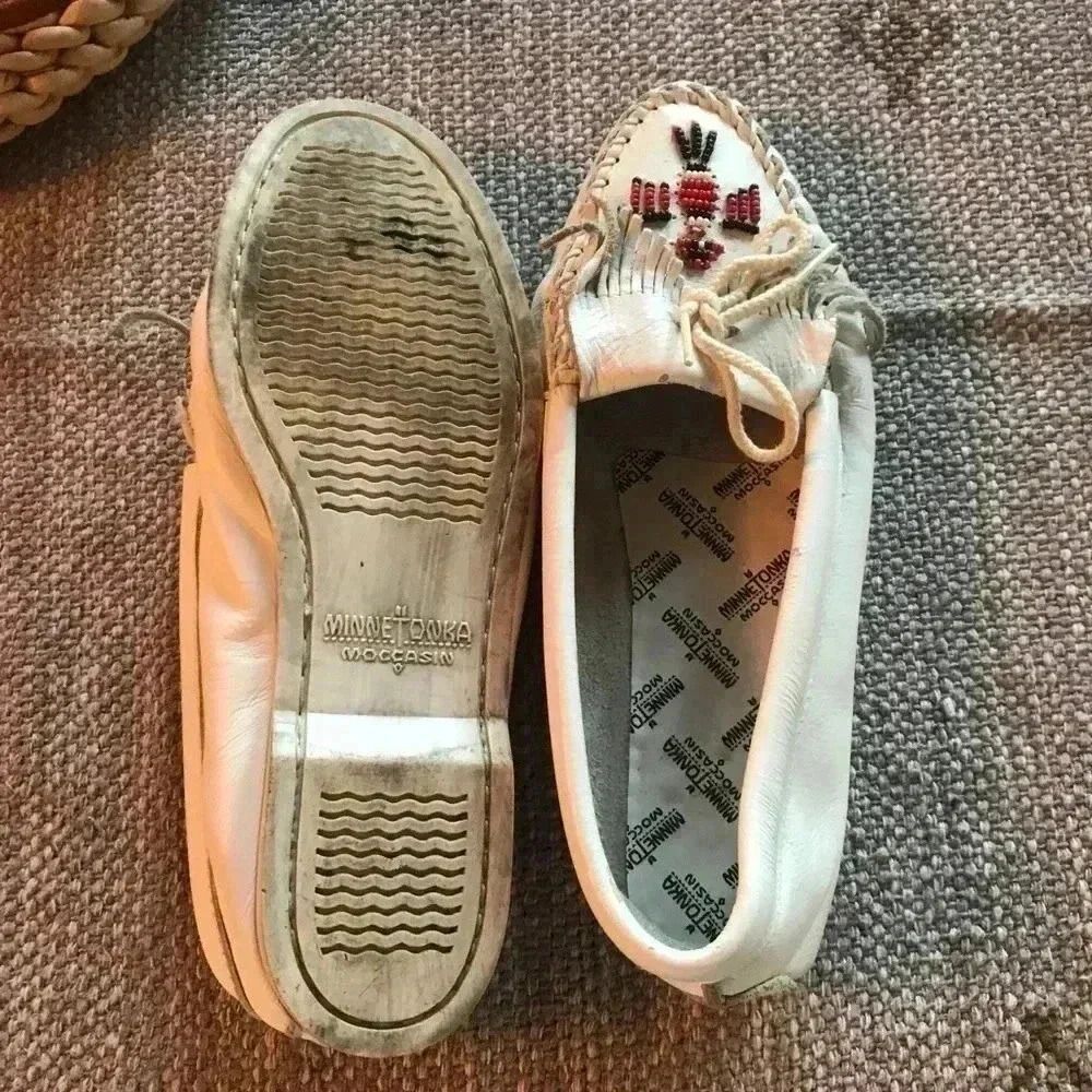 Women's Size 10 Vintage Minnetonka White Leather Beaded Moccasins - Picture 8 of 8